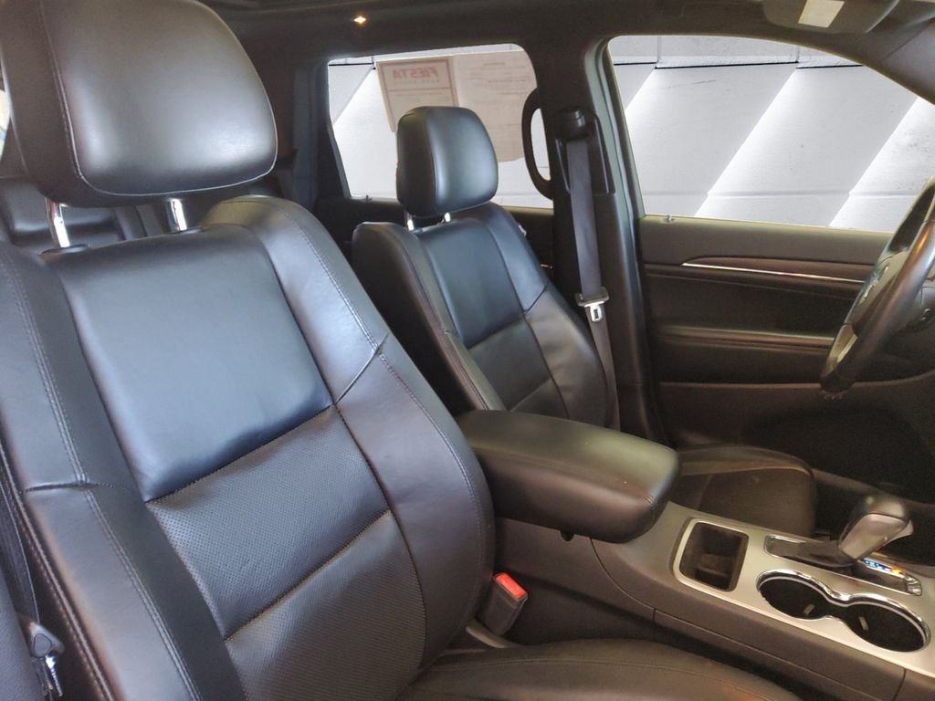 Used 2019 White Jeep Limited image 14