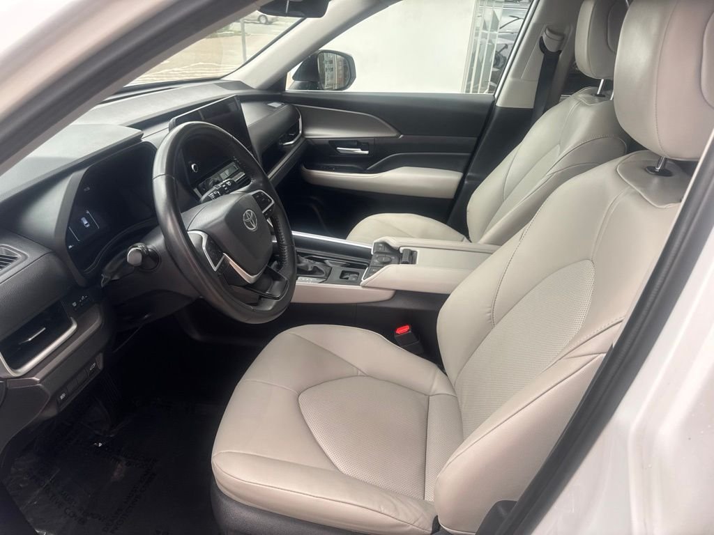 Used 2024 Beige Toyota XLE image 27