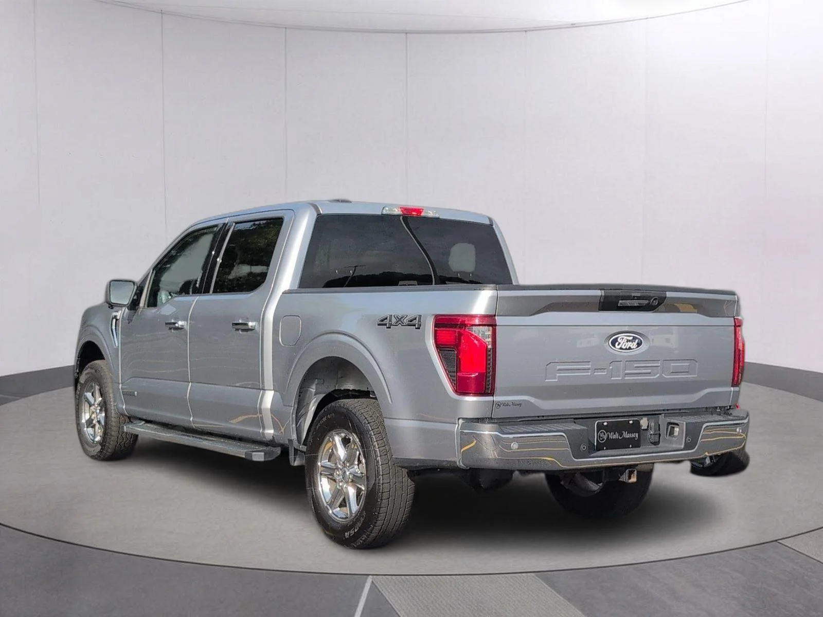 Used 2024 Iconic Silver Ford XLT image 3
