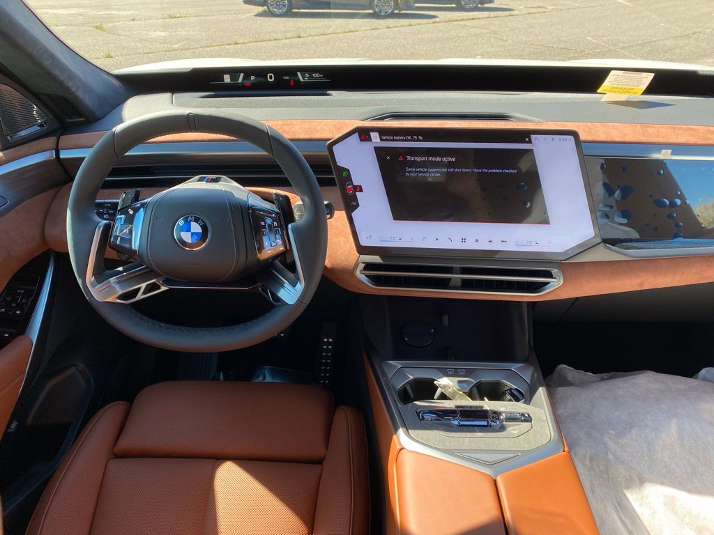 New 2027 Mineral White Metallic BMW 40 xDrive image 9