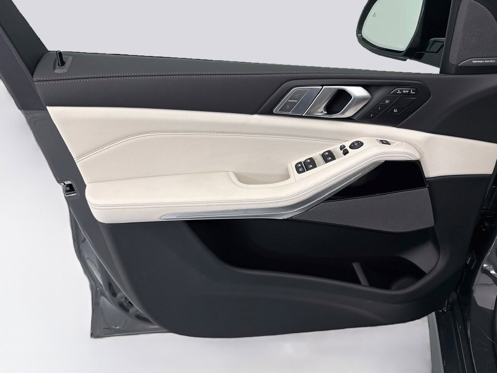 New 2027 Gray Metallic BMW xDrive40i image 24
