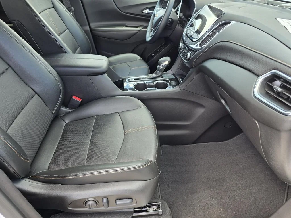 Used 2023 Iridescent Pearl Tricoat Chevrolet Premier image 21