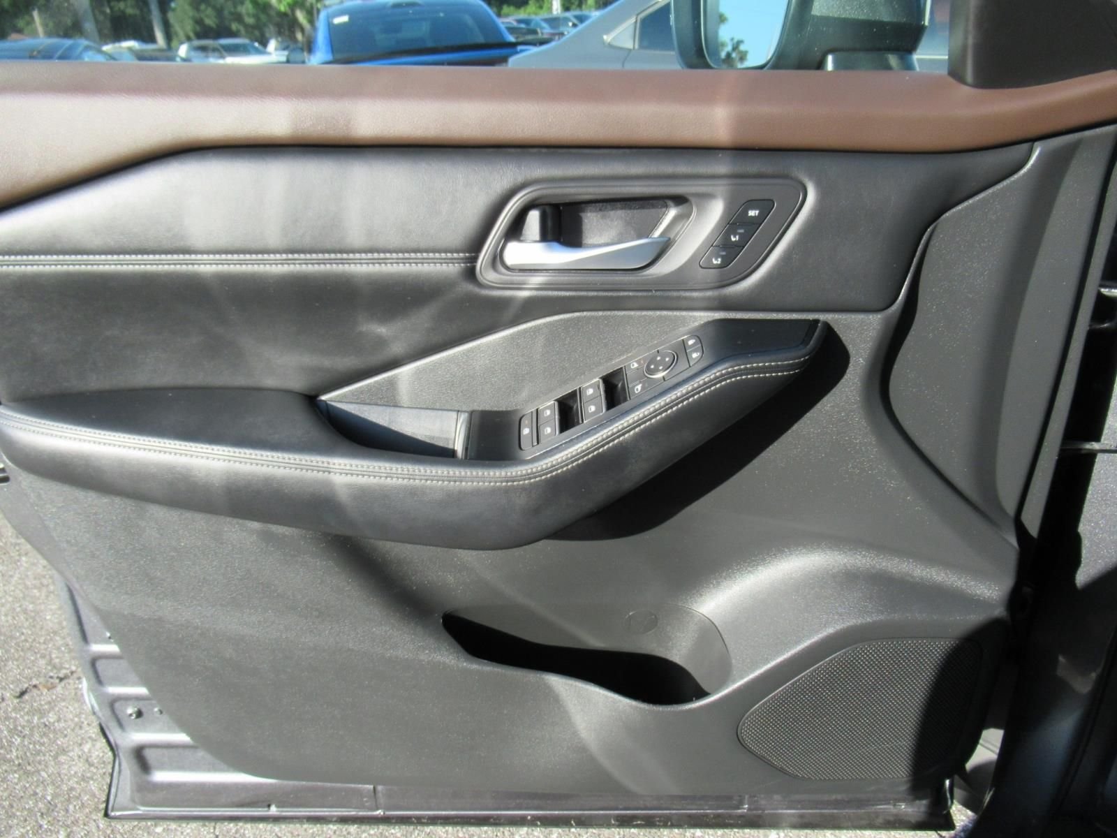 Used 2022 Gray Nissan SL image 21