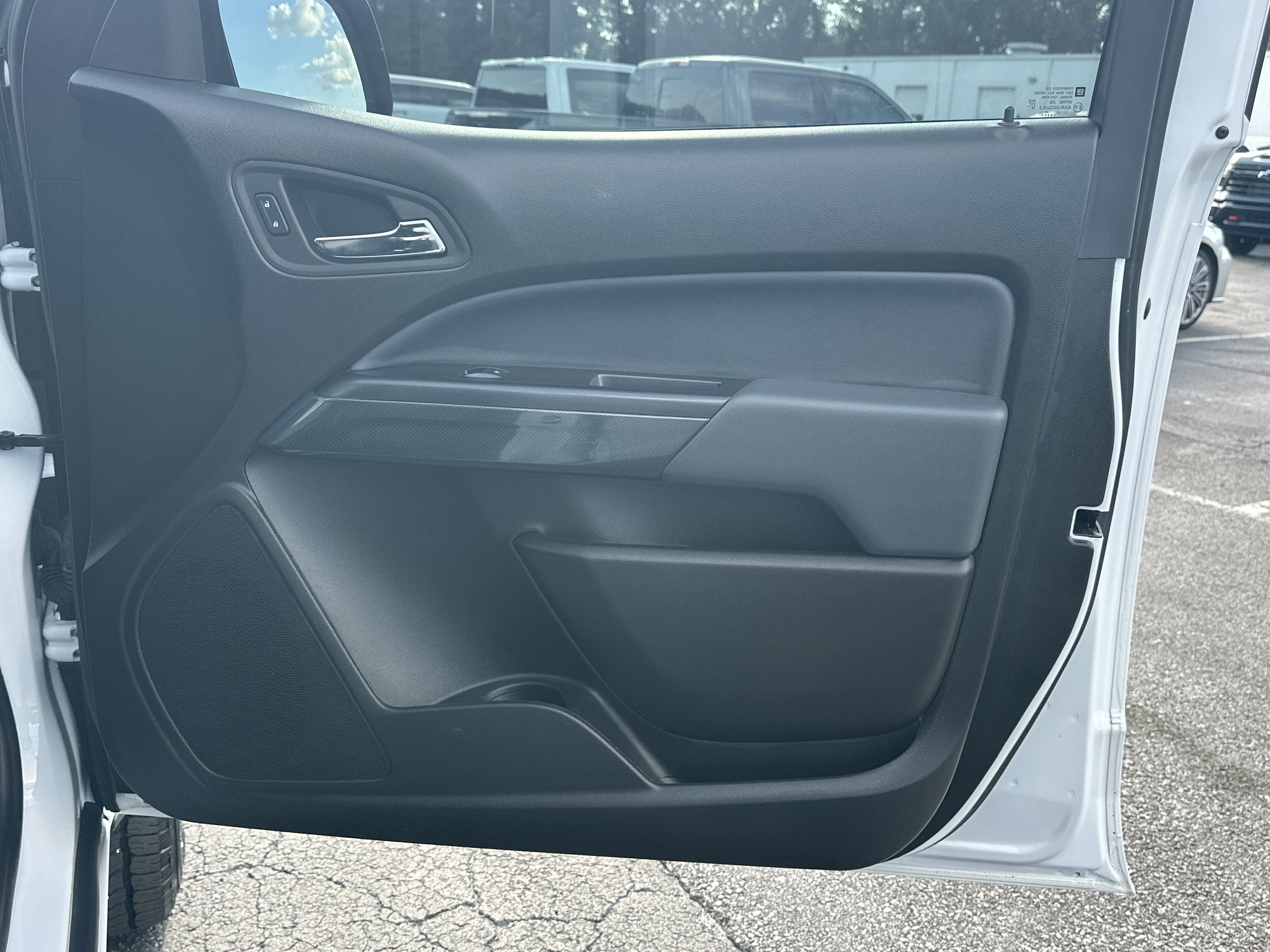Used 2022 Summit White Chevrolet Z71 image 15