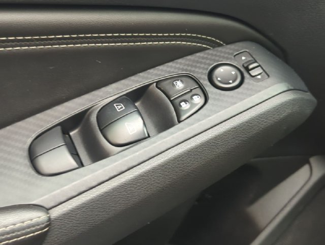 Used 2019 Storm Blue Metallic Nissan 2.5 SV image 20