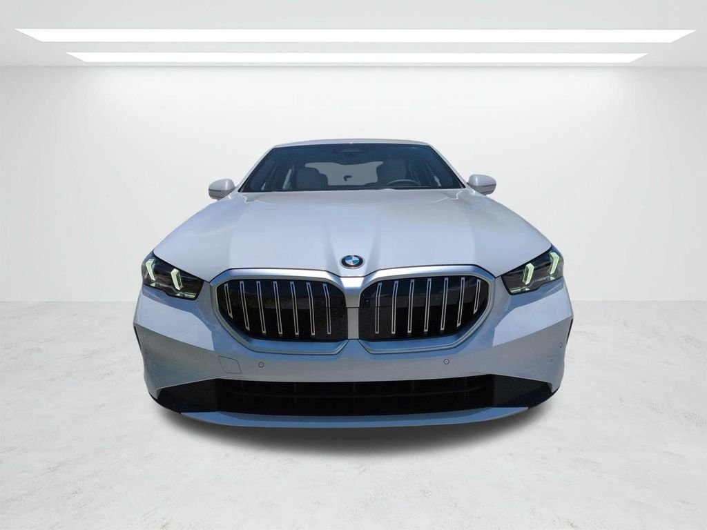 New 2027 White Metallic BMW 530i image 9