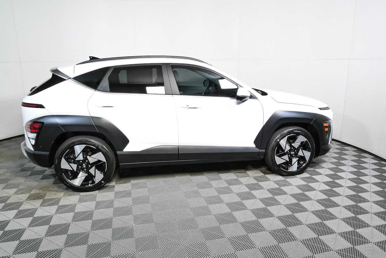 New 2026 Atlas White Hyundai Limited FWD image 2