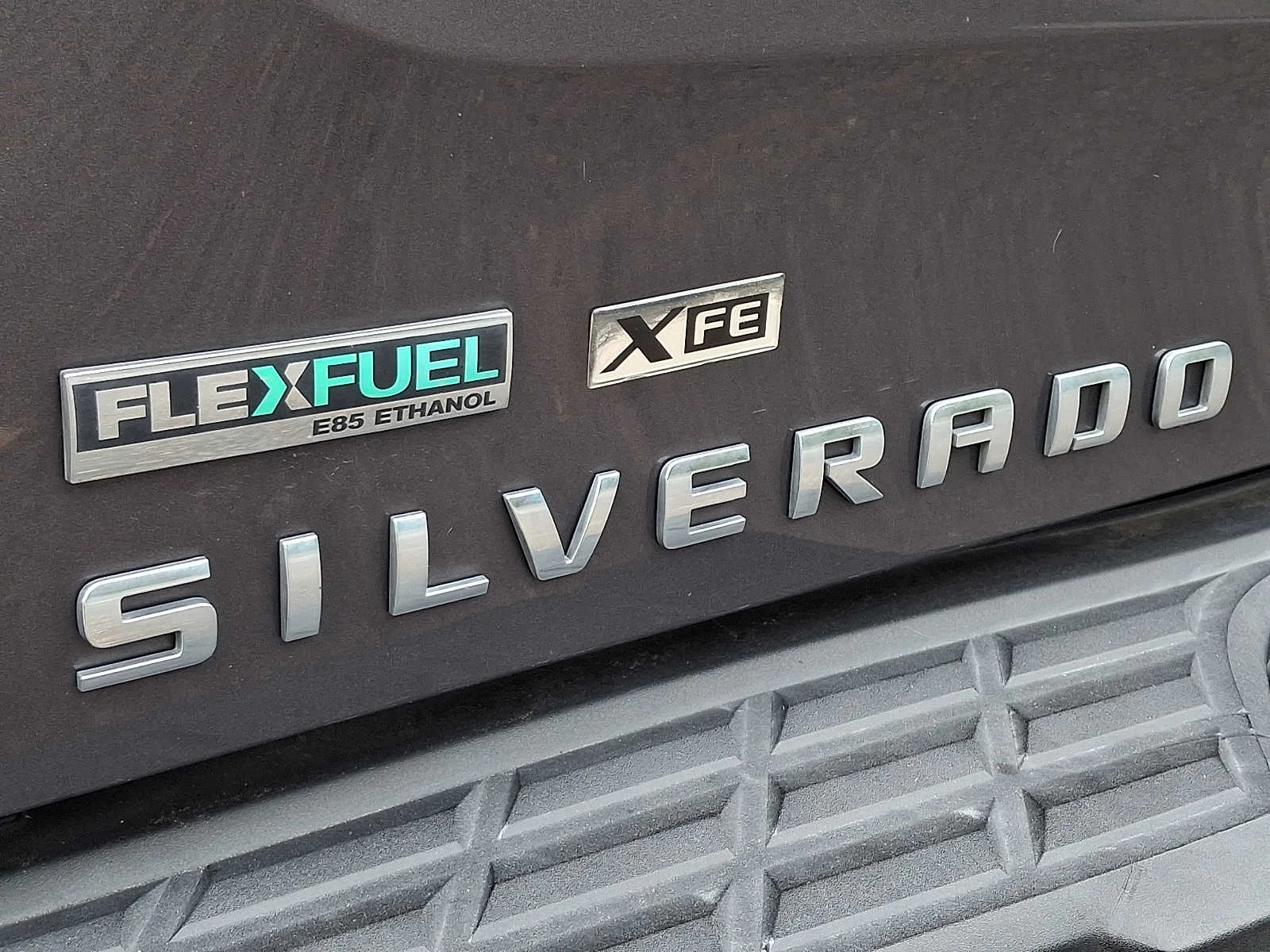 Used 2010 Taupe Gray Metallic Chevrolet Xtra Fuel Economy image 28