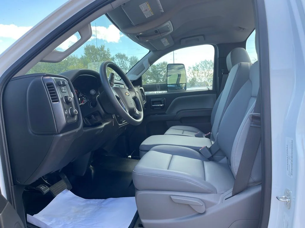 Used 2024 Summit White Chevrolet 1WT image 11