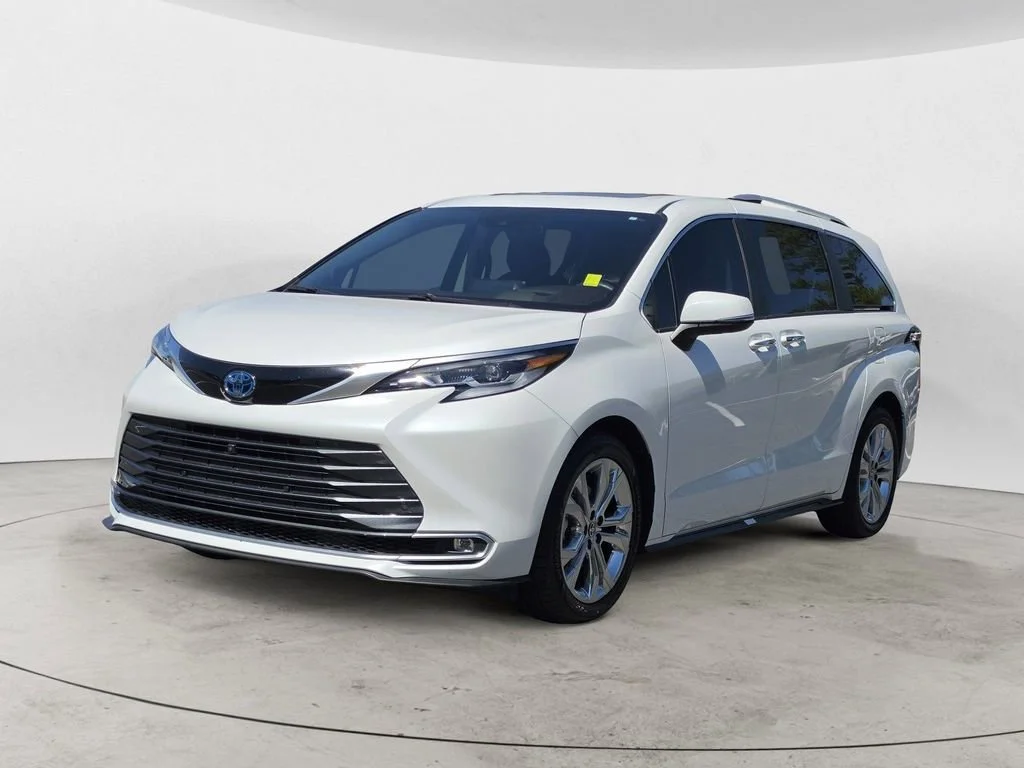 Used 2023  Toyota Platinum image 6