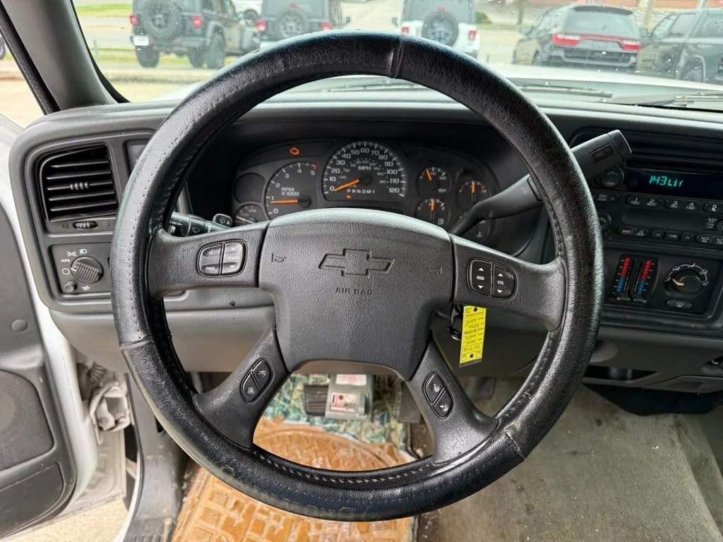 Used 2006 White Chevrolet LT image 15