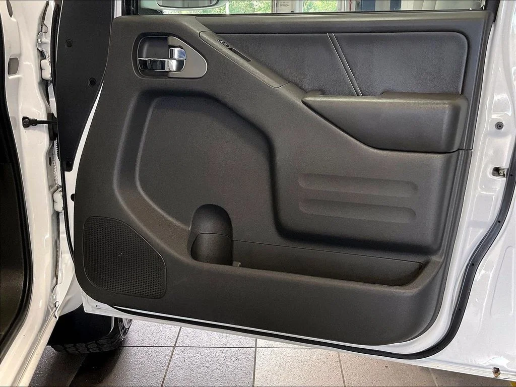 Used 2020 White Nissan PRO-4X image 12
