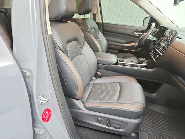 Used 2024 Gray Nissan Platinum image 41