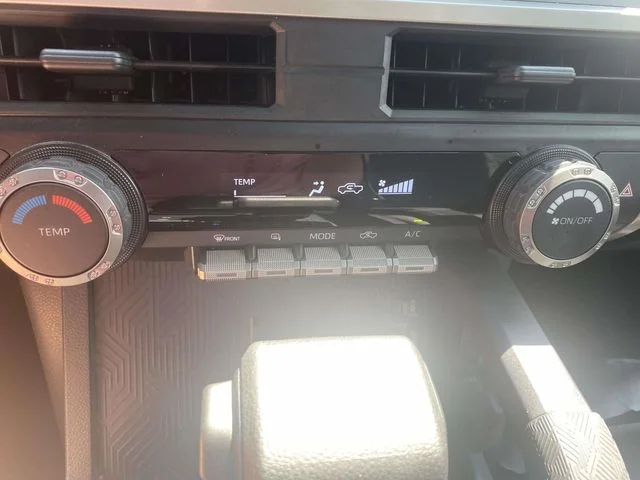 Used 2025  Toyota SR5 image 17