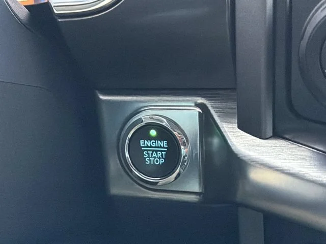 Used 2021 Black Ford LARIAT image 28