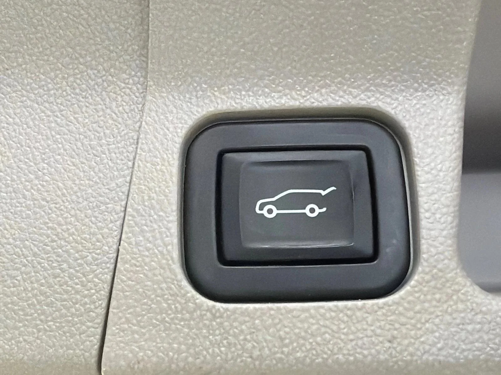 Used 2022 White GMC SLT image 21
