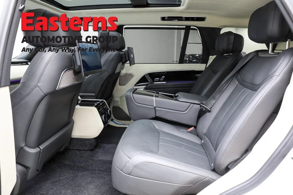 Used 2024 White Land Rover Autobiography image 21