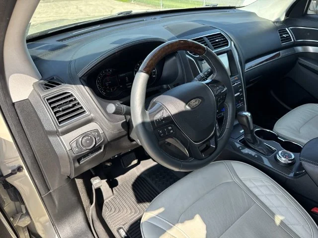 Used 2018 Silver Ford Platinum image 34