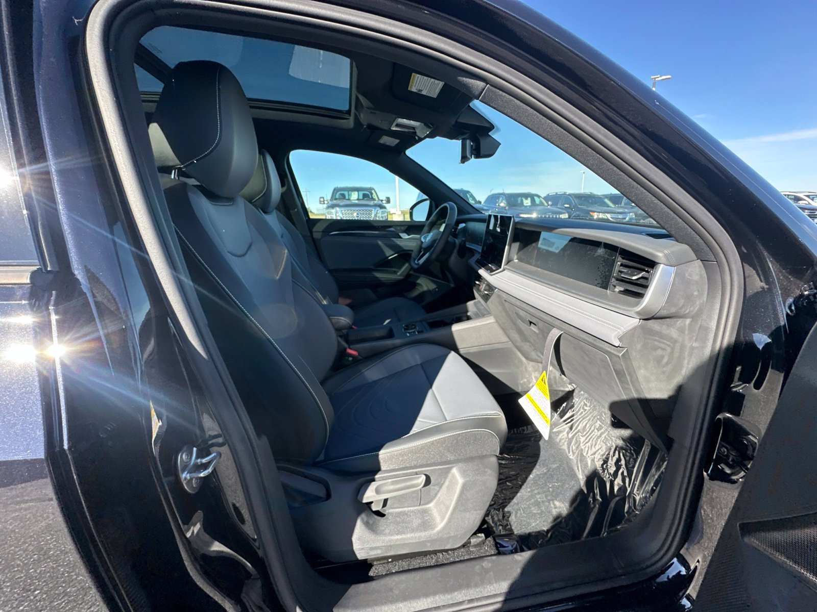 New 2026 Black Volkswagen SE R-Line Black image 32