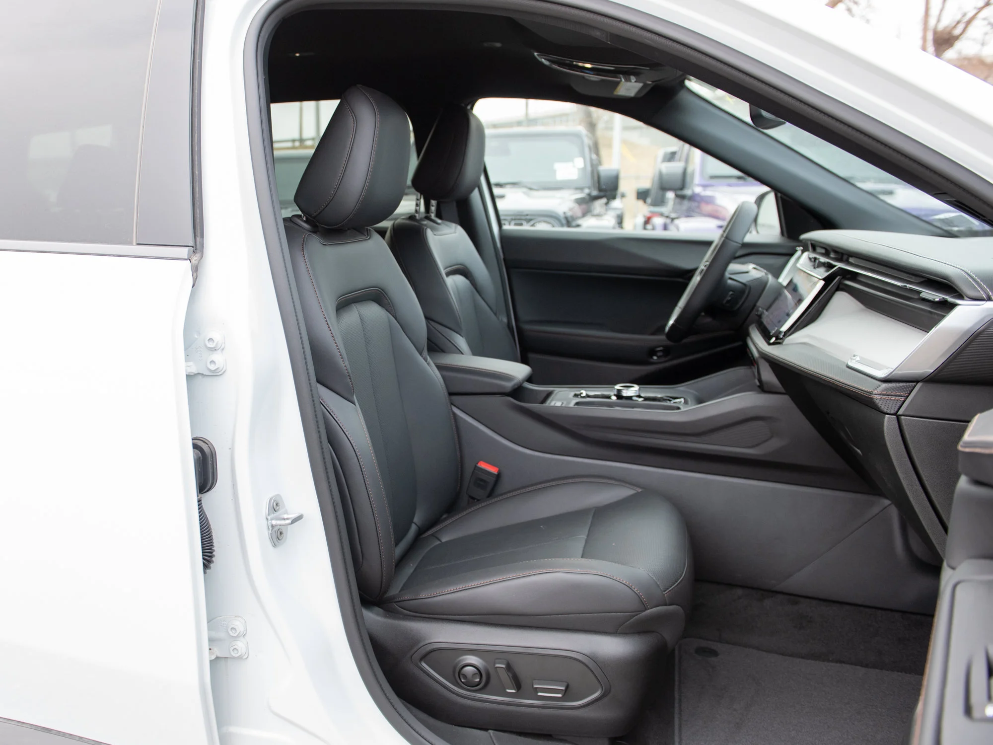 New 2026 White Jeep Limited * Hybrid image 25