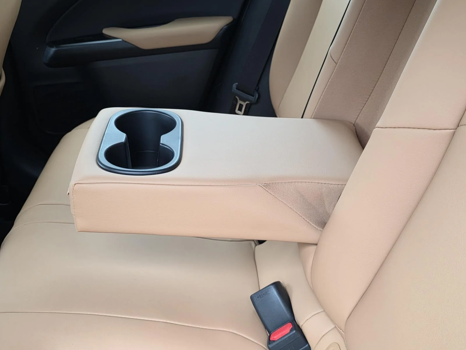 2026 Lexus UX Hybrid 300h Premium - Photo 10