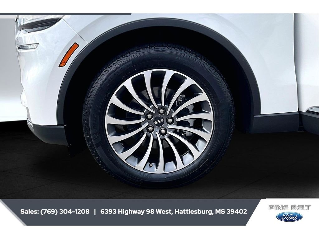 Used 2020 Pristine White Metallic Tri-Coat Lincoln Reserve image 7