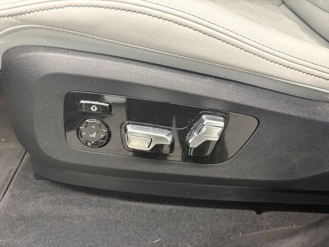 Used 2024 Gray BMW xDrive40i image 15