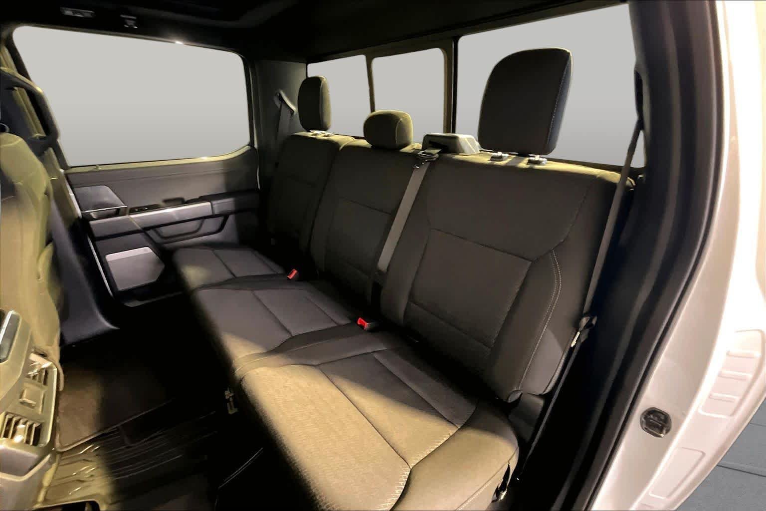 Used 2023 Oxford White Ford XLT image 21