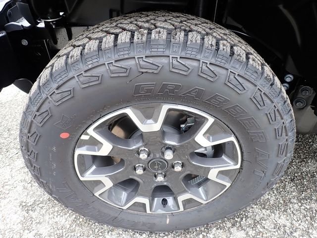 New 2026 Granite Crystal Metallic Clear-Coat Exterior Paint Jeep Sahara image 12