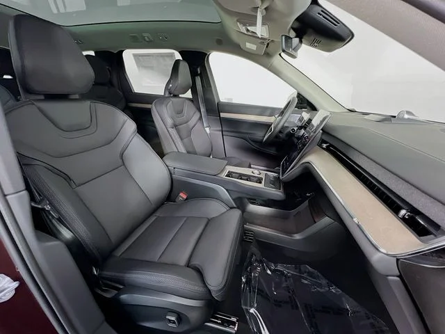 2025 Volvo EX90 Ultra - Photo 20