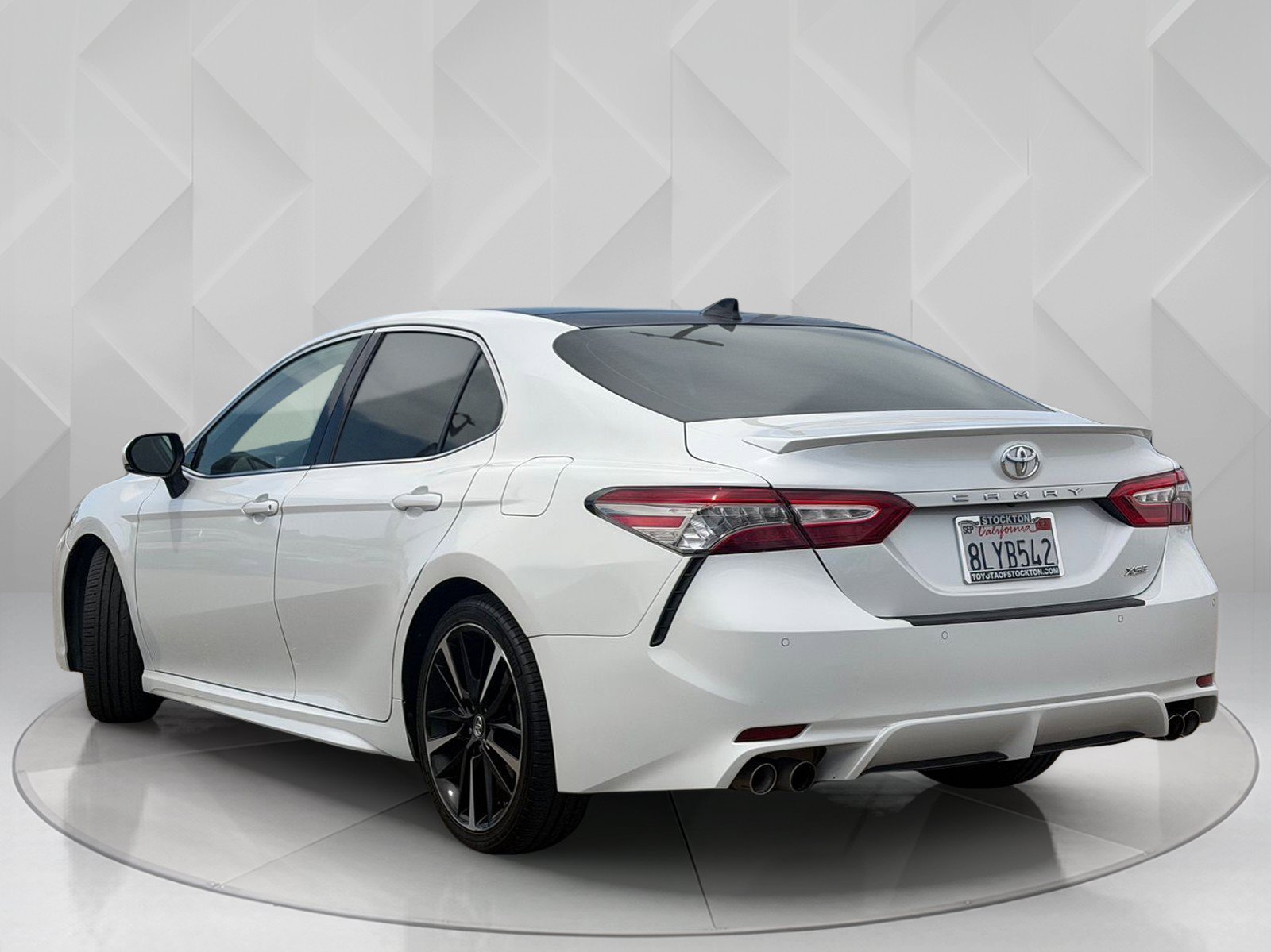 Used 2019 Wind Chill Pearl Toyota XSE V6 image 3