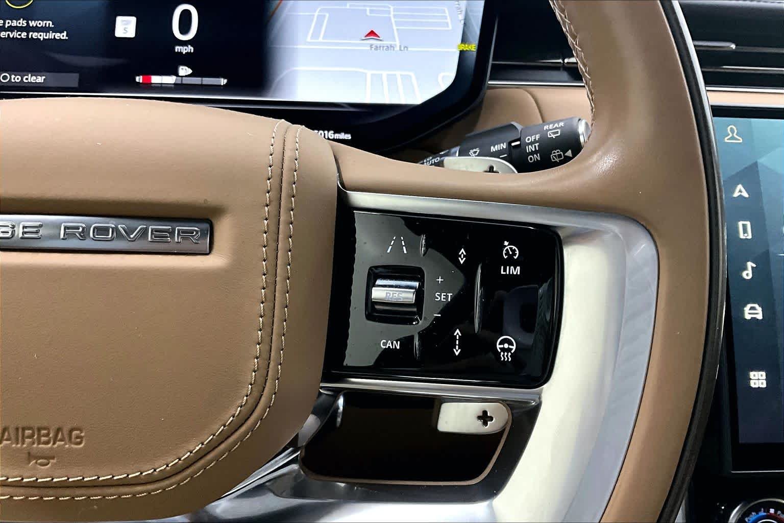 Used 2023 Icy White SV Bespoke Special Effect Gloss Land Rover SE image 22