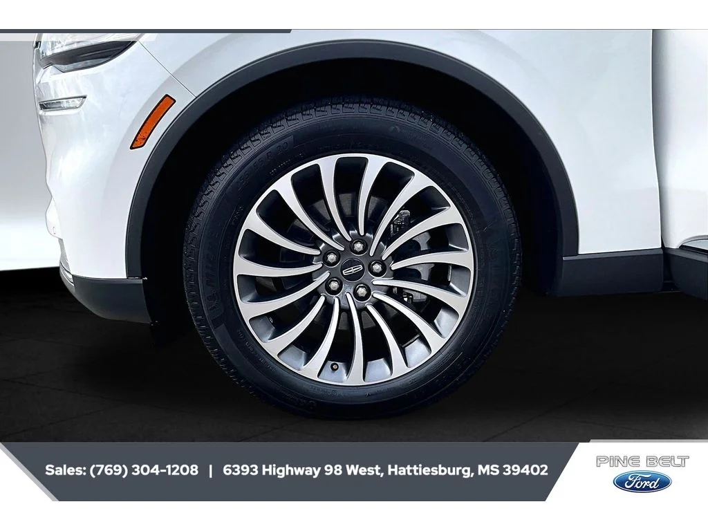Used 2020 Pristine White Metallic Tri-Coat Lincoln Reserve image 7