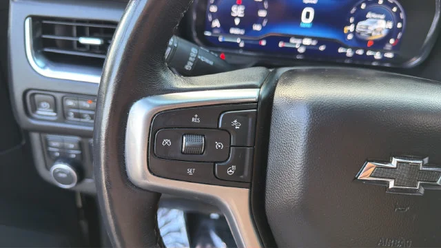 Used 2022 Black Chevrolet Z71 image 23