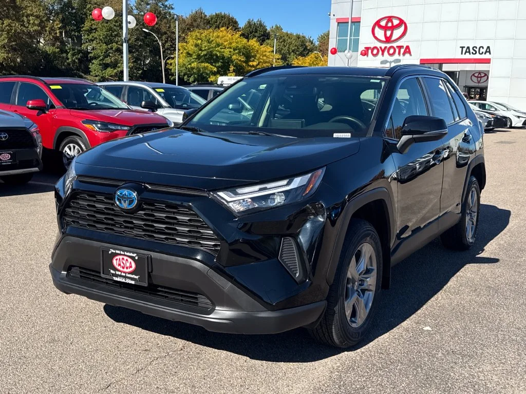 Used 2023 Black Toyota XLE image 3
