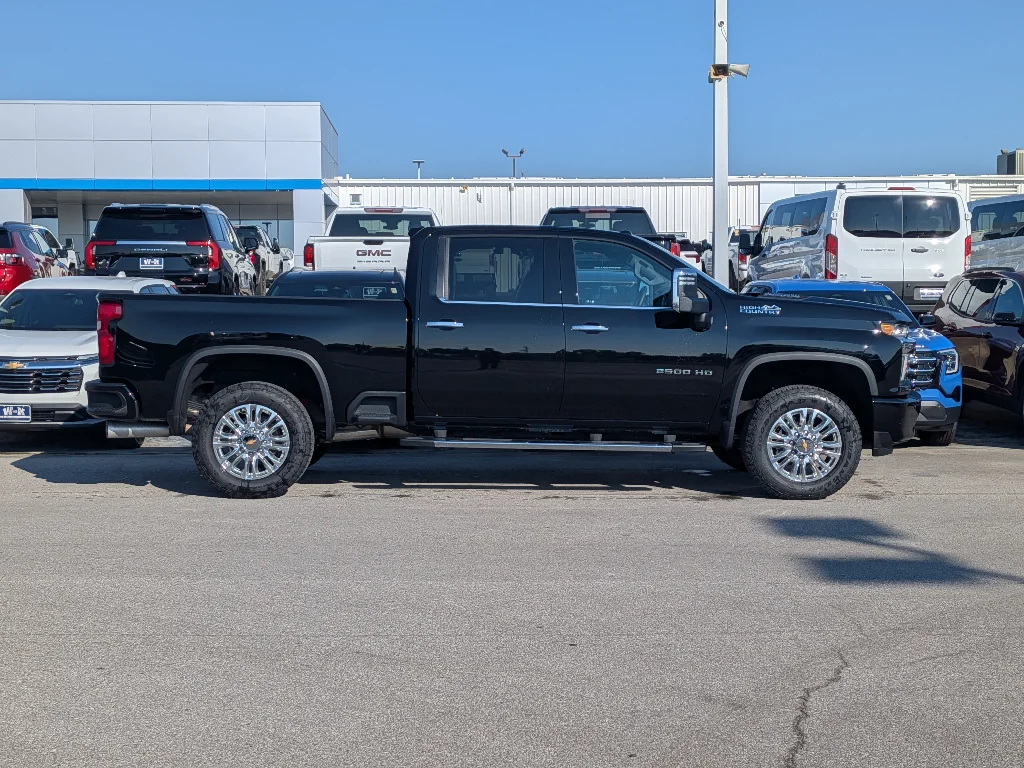 Used 2023 BLACK Chevrolet High Country image 2