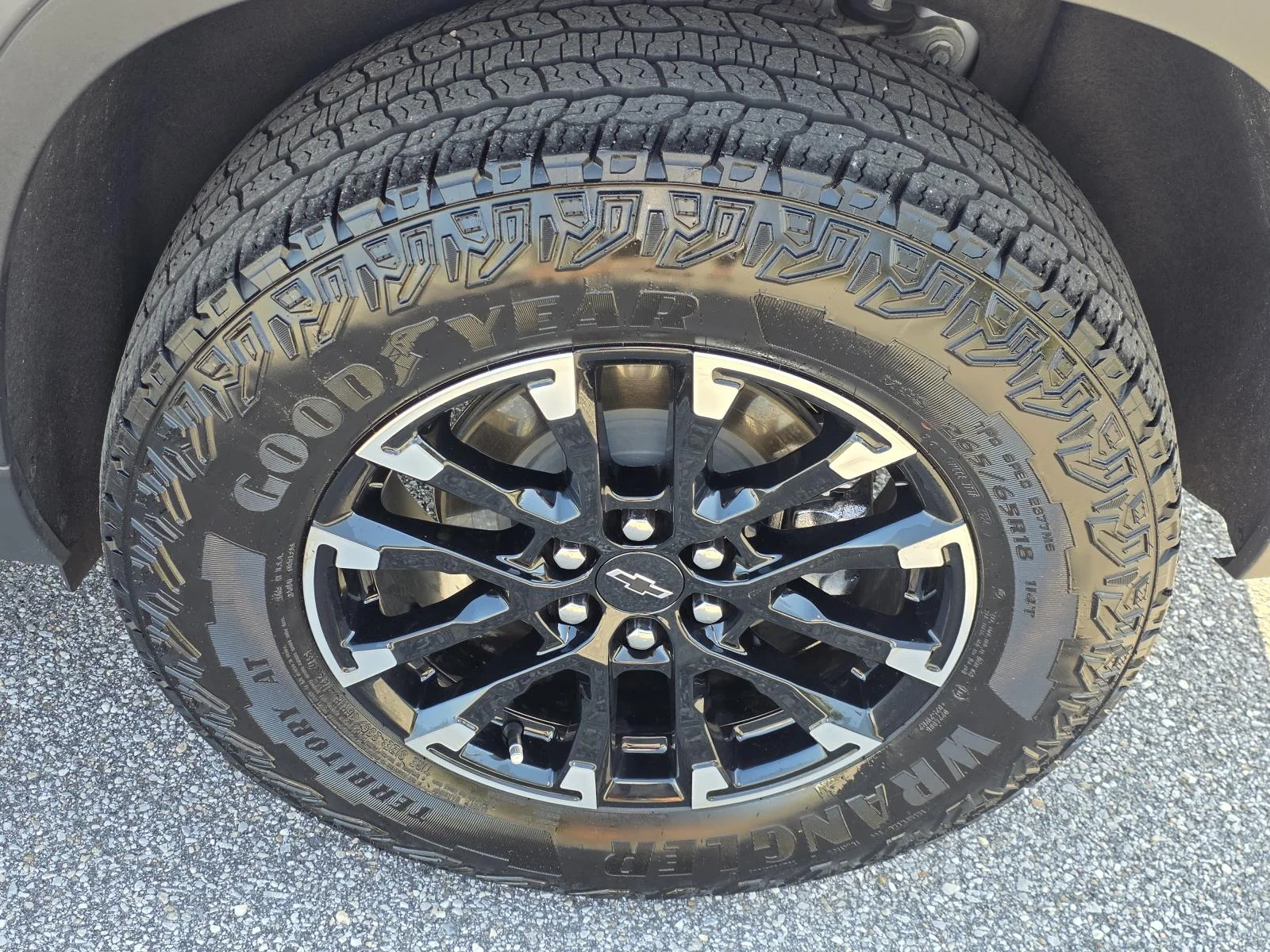 Used 2025 Pearl Chevrolet Z71 image 43