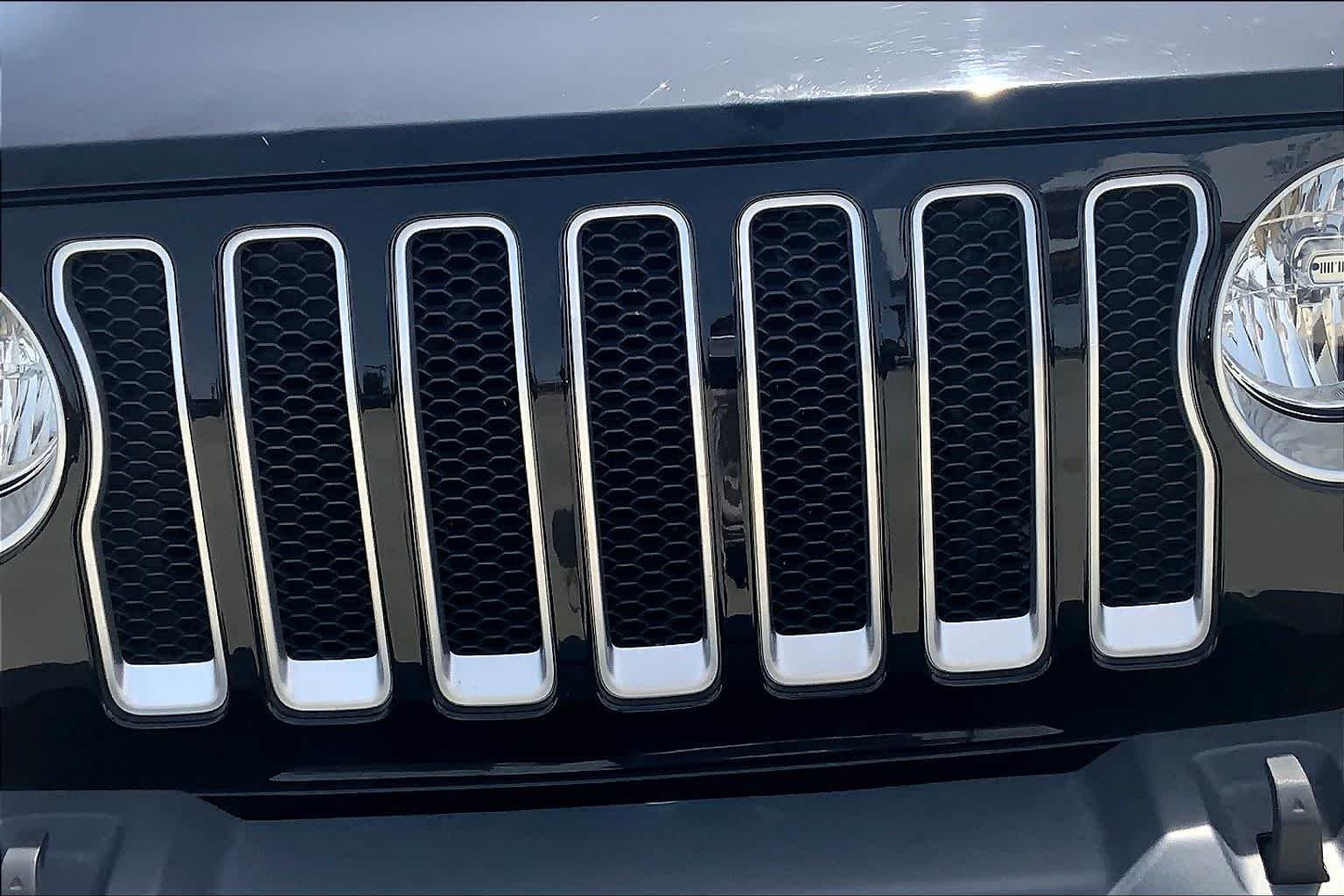 Used 2019 Black Clearcoat Jeep Sahara image 32