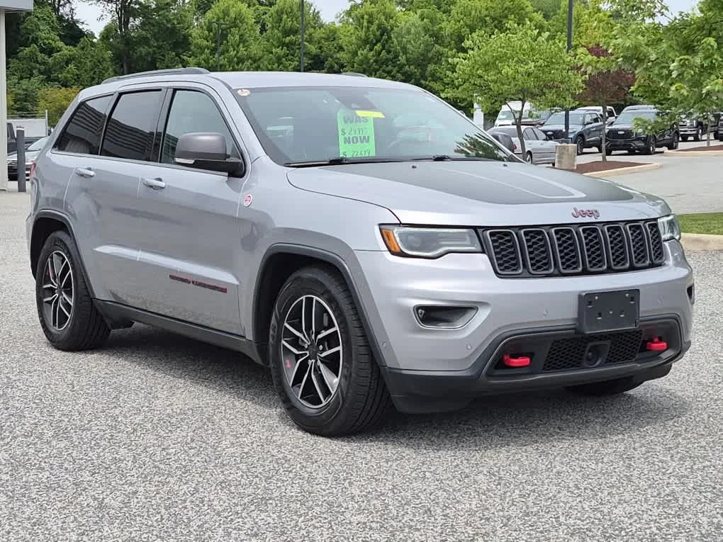 Used 2019 Billet Silver Metallic Clearcoat Jeep Trailhawk image 2