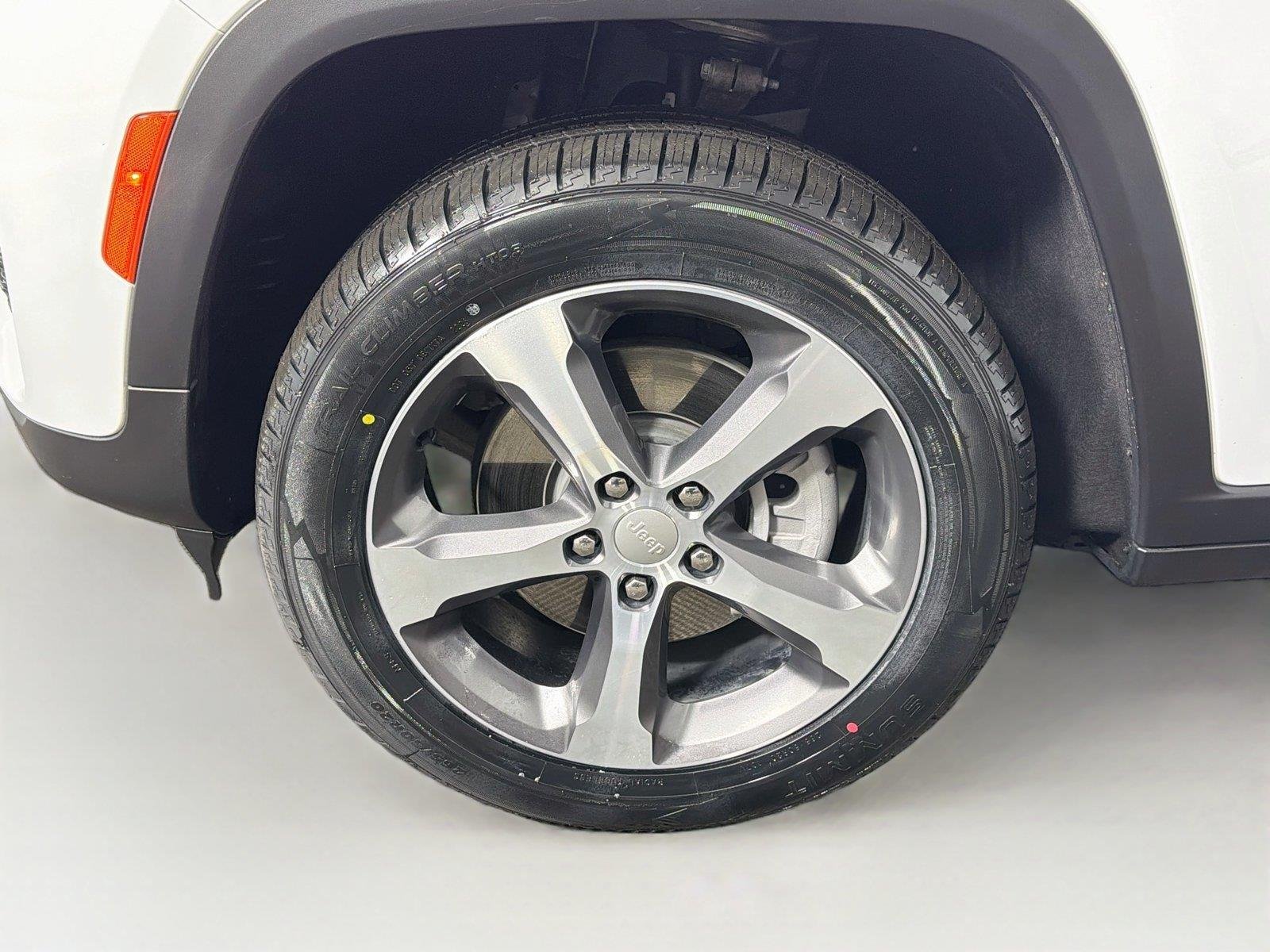 Used 2022 Bright White Clearcoat Jeep  image 38