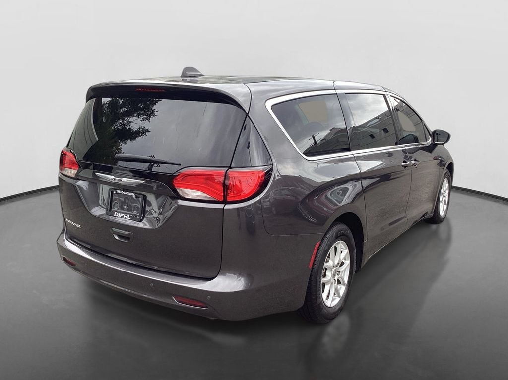 Used 2022 Gray Chrysler LX image 5