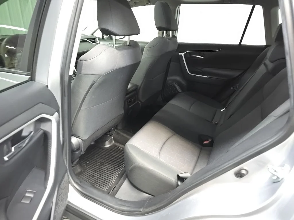 Used 2019 Silver Toyota XLE image 31