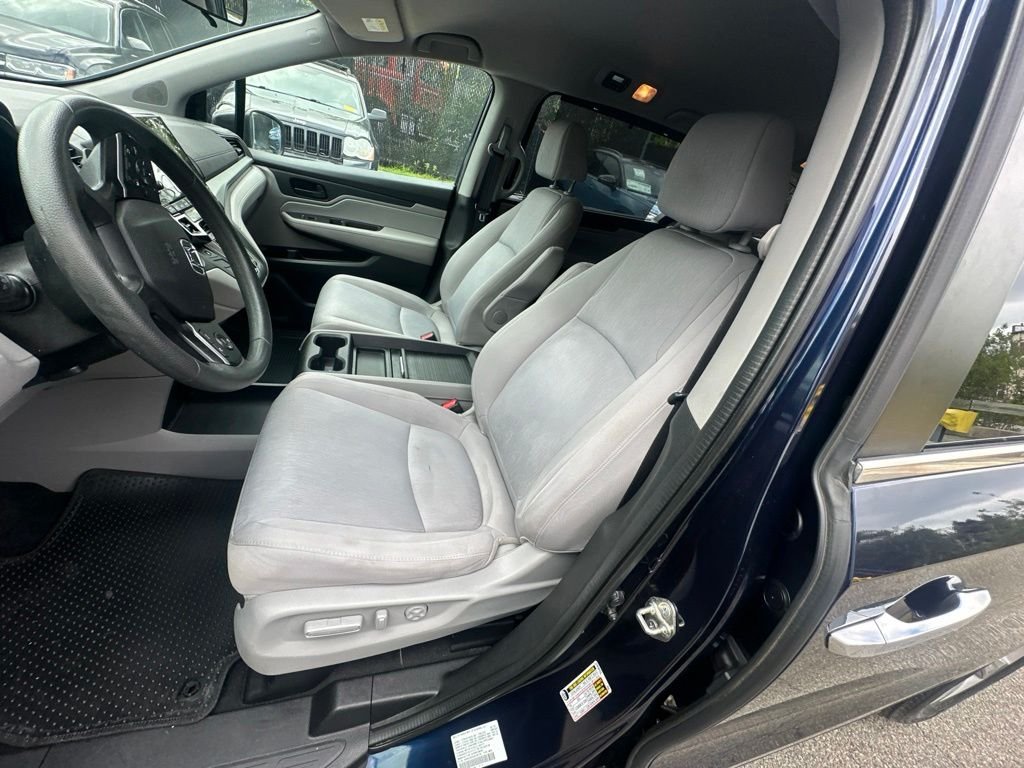 Used 2018  Honda EX image 9