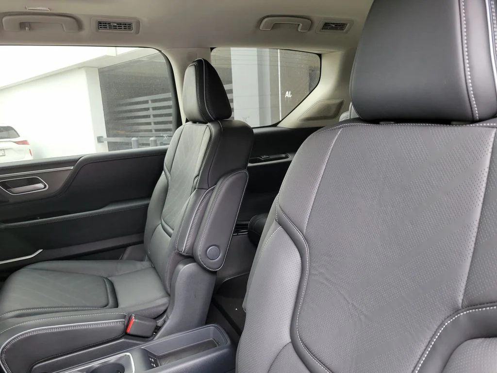New 2027 RADIANT WHITE INFINITI Luxe 4WD image 12