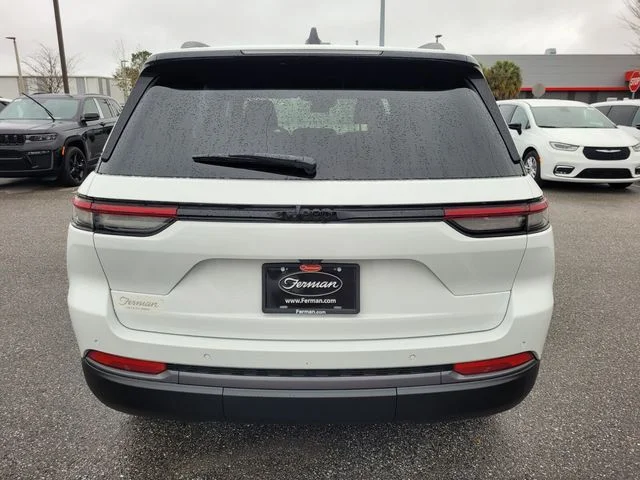 New 2026 Bright White Clear-Coat Exterior Paint Jeep Altitude image 11