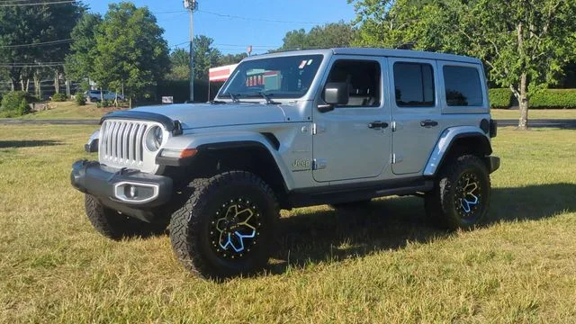 Used 2023 Silver Jeep Sahara image 4