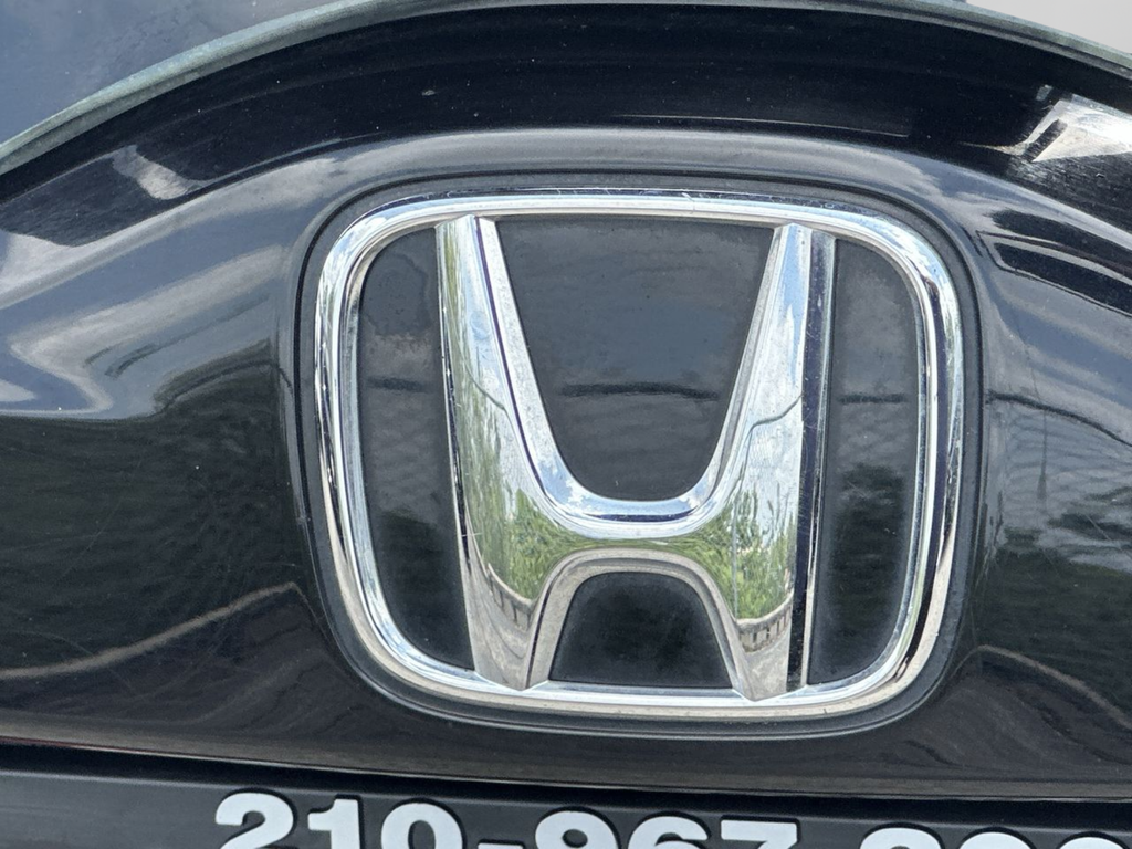 Used 2015  Honda LX image 42