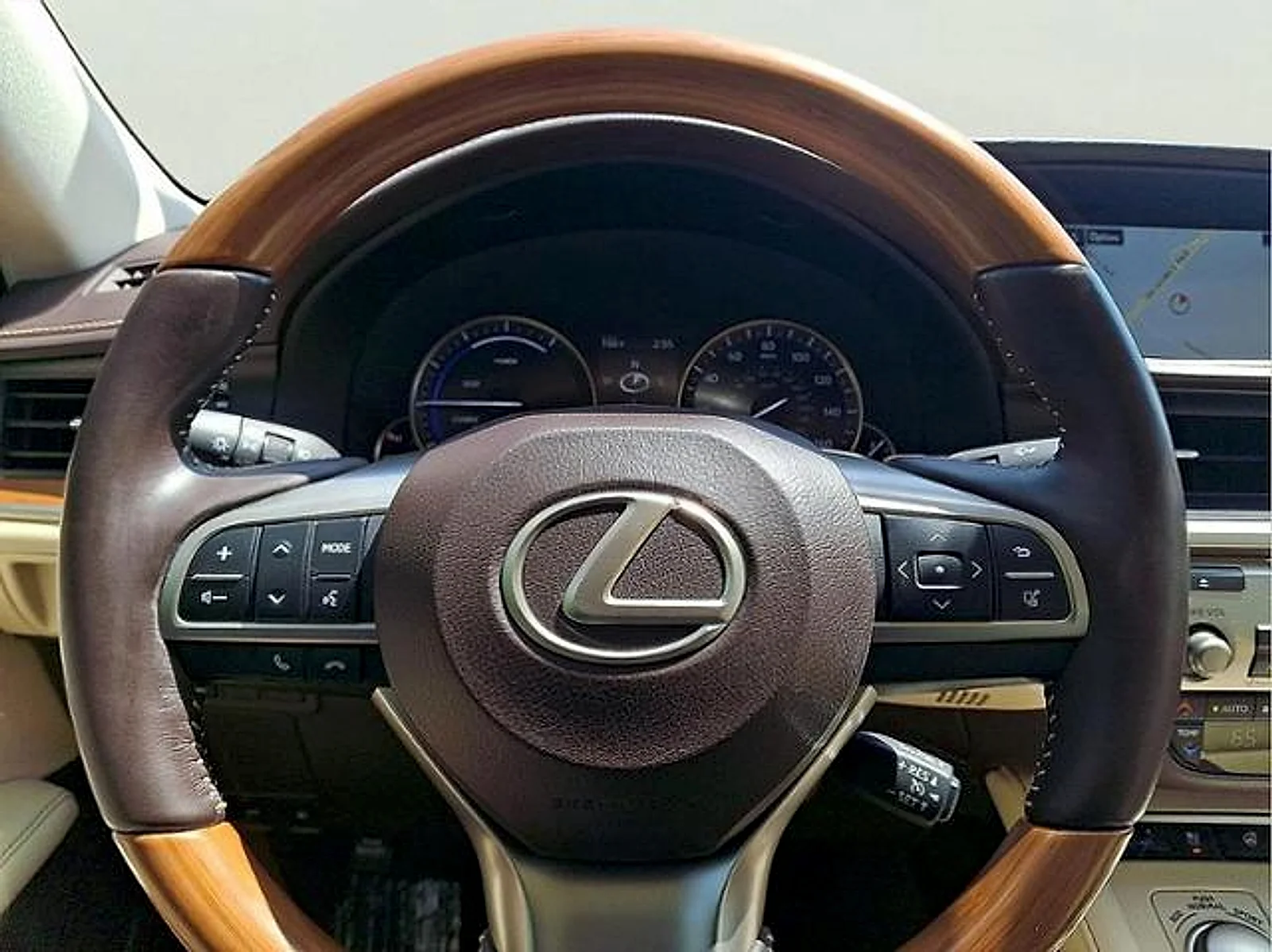 Used 2016 Matador Red Mica Lexus  image 18