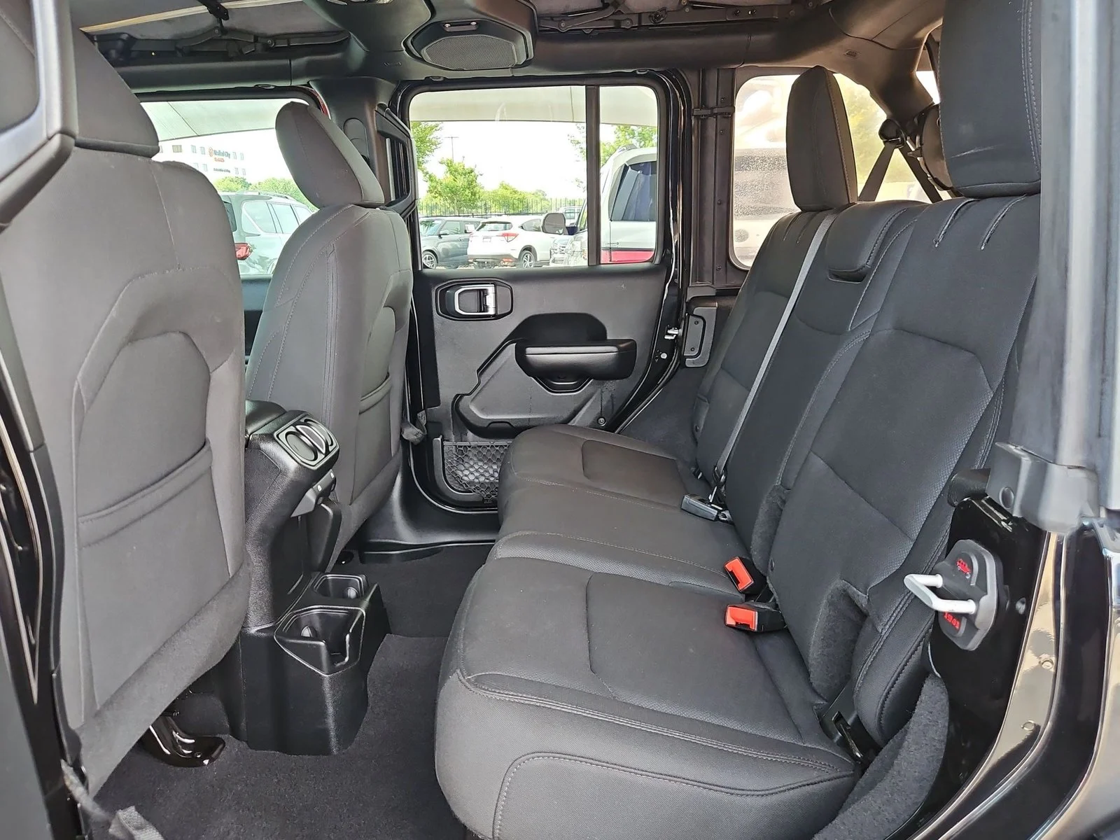 Used 2018 Black Clearcoat Jeep Sport S image 17