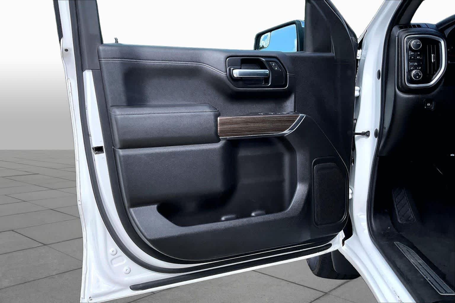 Used 2020 Summit White Chevrolet LT image 21